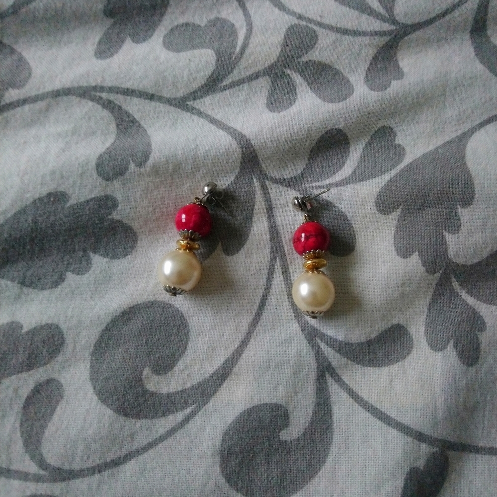 Vintage 1980s Red & Faux Pearl Dangle Earrings Mixed‎ Metal Bead Drop Post - Picture 5 of 8